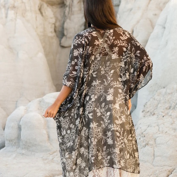 Joyfolie WOMEN'S AVALON DUSTER/COVERUP IN BLACK BLOCK PRINT NWT - Picture 3 of 4